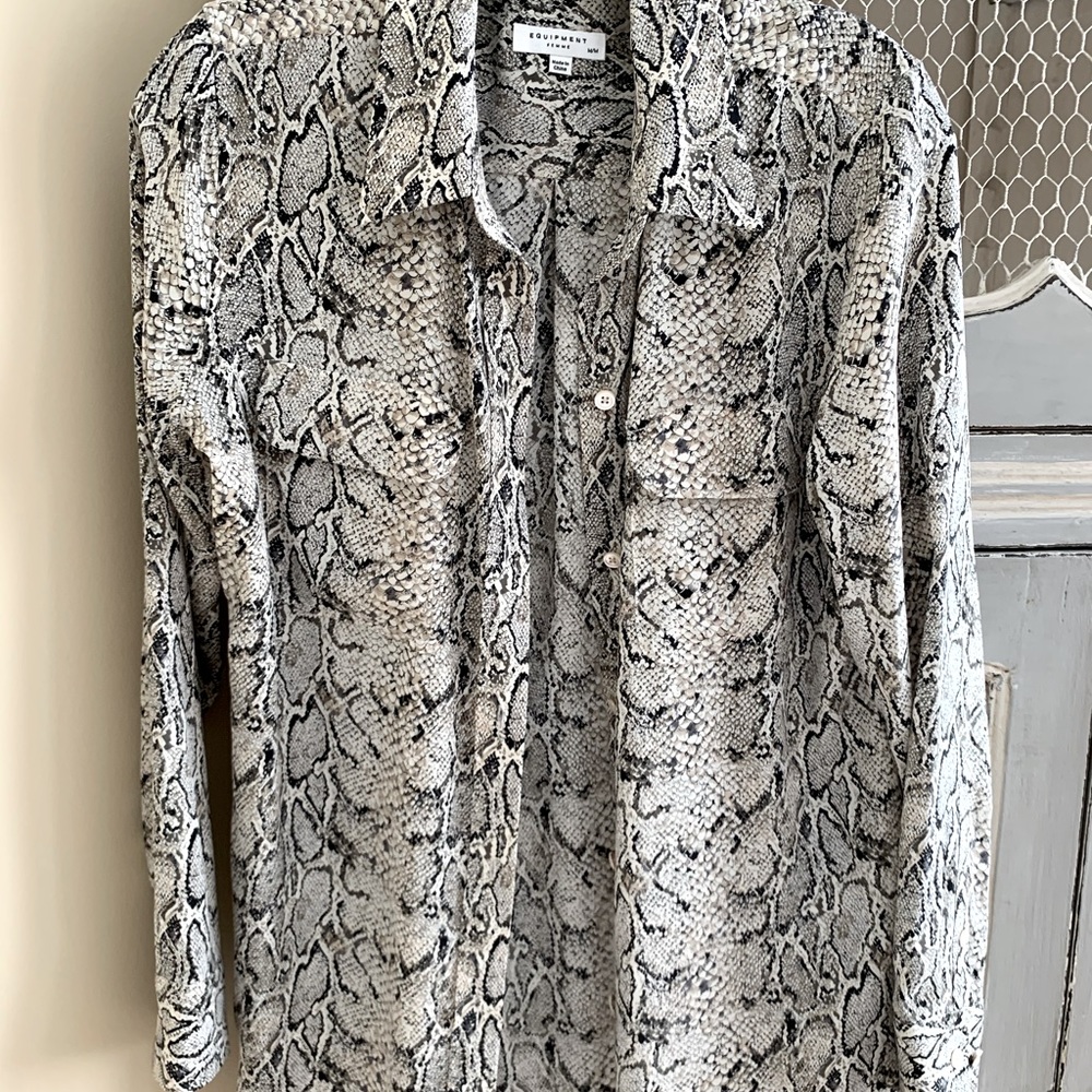 EQUIPMENT FEMME 100% Silk Slim Signature Snake-print Blouse M $295